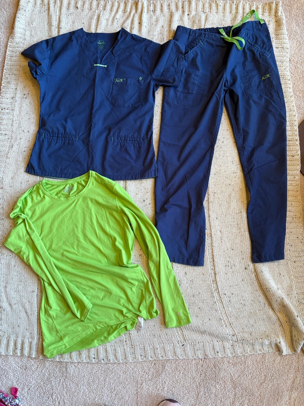 IguanaMed Scrub Set(3 pieces);Navy with Apple Green Accents